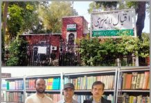 اشفاق نیاز (مؤلف تاریخ سیالکوٹ) نے علامہ اقبال لائبریری سیالکوٹ وزٹ کے موقع پر انچارج لائبریری جناب میاں محمد آصف اور اسسٹنٹ انچارج جناب عاشق محمود سے ملاقات کی