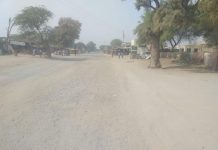 بین الاضلاعی جھنگ بھکر روڈ مختلف مقامات پر ٹوٹ پھوٹ کا شکار ،حادثات معمول بن گئے ایمرجنسی پر مریضوں کو ہسپتال تک پہنچانا مشکل بن گیا جھنگ بھکر روڈ واصو،ڈال موڑ،بھریڑی،چیلانوالہ اور دیگر مقامات پر عرصہ سے ٹوٹ پھوٹ کا شکار ہے آئے روز حادثات رونما ہونا معمول بن چکاحادثات میں متعدد افراد جانیں اور جسمانی اعضاء کھو چکے ہیں