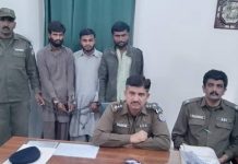 سرگودھا:ڈکیتی کے مقدمات میں مطلوب تین رکنی گینگ تھانہ شاہ پور صدر پولیس کے شکنجے میں آ گیا گرفتار گینگ کے قبضے سے دوران ڈکیتی چھینے گئے موٹر سائیکل،فون اور نقدی برآمد