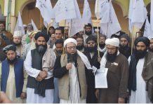 عام انتخاب کیلئے ضلع بنوں کے آئمہ مساجد دو حصوں میں تقسیم ہو گئے، حافظ عبدالغفار قریشی نے تین علماء کو انتخابی دنگل میں اُتار کر شرعی نظام کا منشور اقرار نامے کی صورت میں بذریعہ اسٹام پیپر جاری کر دیا