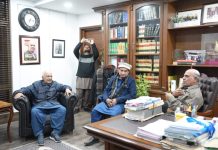 چئیرمین استحکام پاکستان پارٹی جہانگیر ترین کو ملتان سے ایک اور اہم کامیابی۔ سابق گورنر پنجاب، ن لیگ کے سینئر رہنما رفیق رجوانہ نے جہانگیر ترین کی حمایت کا اعلان کردیا