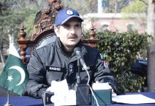 ڈی پی او محمد راشد ہدایت کے احکامات پر پولیس لائن میں انٹی رائٹ تربیتی کورس کا آغاز کردیا گیا ۔تربیتی کورس میں 200 سے زائد پولیس افسران اور جوانوں کو انٹی رائٹس کے حوالے سے تربیت فراہم کی گئی ، ڈی پی او نے انٹی رائٹ تربیتی کورس میں شریک افسران و جوانوں کو انٹی رائٹ کورس کی اہمیت کے حوالے سے بریفنگ دی ۔