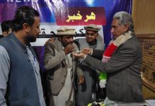 ڈیرہ سوشل میڈیا فورم تشکیل دیدی گئی تعارفی اجلاس میں مشاورت سےسینئرصحافی احمد علی راجپوت صدر ملک نعیم جبران چیئرمین سیدجاویدشاہ شیرازی سرپرست اور محمدعلی حسنین کوجنرل سیکرٹری نامزدکردیاگیا