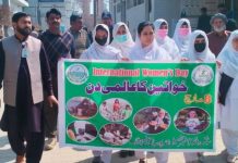 خواتین کے عالمی دن کے موقع پر محکمہ سوشل ویلفیئر اور محکمہ ہیلتھ تحصیل ہیڈ کوارٹر ہسپتال احمد پور سیال کے زیر اہتمام واک کا اہتمام کیا گیا