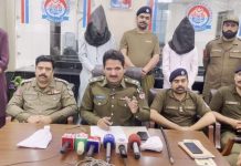 جھنگ پولیس تھانہ کوتوالی نے مقتولہ مہوش کے قاتلوں کا سراغ لگا لیا۔ مقتولہ مہوش کے قتل میں ملوث 2 ملزمان گرفتار جبکہ چک نمبر 268 ج ب علاقہ تھانہ سیٹلائیٹ ٹاؤن میں ساجدہ نصرت کو قتل کرنے والے مقتولہ کے بھائی کو گرفتار کر لیا گیا