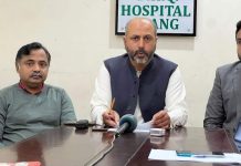 جھنگ: محکمہ صحت میں حکومتی پالیسیوں کے خلاف پی ایم اے جھنگ سراپا احتجاج