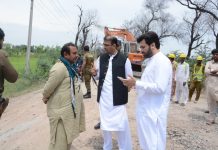 ڈپٹی کمشنر محمد عمیر کا ایڈیشنل ڈپٹی کمشنر ریونیو محمد ابوبکر اور پنجاب سٹیژ پروگرام کے کنسلٹنٹس کے ہمراہ سیوریج کے جاری کام کا جائزہ لینے کیلئے مختلف علاقوں کا دورہ