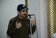 شورکوٹ۔وزیر اعلی پنجاب ، آئی جی پنجاب اور آر پی او فیصل آباد کے احکامات کی روشنی میں انصاف کی بروقت فراہمی اور شہریوں کی فوری داد رسی کیلئے ڈی پی او محمد راشد ہدایت کی جامعہ عثمانیہ شورکوٹ سٹی میں کھلی کچہری ۔ ڈی پی او نے شہریوں کے مسائل جان کر انکی داد رسی کے احکامات جاری کئے۔