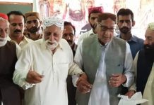 احمد پور سیال:برصغیر پاک و ہند کے عظیم صوفی بزرگ حضرت سلطان باہو نے اپنی زندگی میں محرم الحرام میں شہدائے کربلا کی یاد میں دس روزہ تقریبات جاری کہیں۔ صاحبزاہ الحاج خالد سلطان سخی سلطان باہو نے اپنے دور میں شہدائے کربلا کا عرس منایا اور لوگوں کو دین اسلام اور شہدائے کربلا کی قربانیوں کا درس دیا
