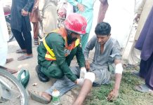 گڑھ مہاراجہ: گڑھ موڑ پر موٹرسائیکل کو تیز رفتاری کے باعث حادثہ، ریسکیو 1122 موٹربائیک نے بروقت پہنچ کر ابتدائی طبی امداد فراہم کی، رپورٹ محمدعمرفاروق