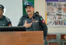 پشاور :- گورنمنٹ اسامہ طاہر اعوان شہید ہائی سکول میں ٹریفک قوانین سے متعلق آگاہی سیمینار دوران سفر سیٹ بیلٹ اور ہیلمٹ کے استعمال سے ٹریفک حادثات اور جانی نقصان سے بچا جا سکتا ہے‘ چیف ٹریفک آفیسر سعود خان