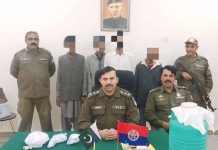 سرگودھا:تھانہ ساجد شہید پولیس کا منشیات فروشوں اور غیرقانونی اسلحہ رکھنے والوں کے خلاف کارروائی منشیات فروشی کا مکروہ دھندہ کرنے والے اور غیر قانونی اسلحہ رکھنے والے 04 ملزمان رنگے ہاتھوں گرفتار،