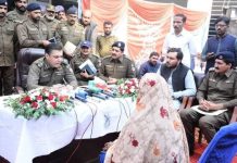 اٹھارہ ہزاری۔ ڈی پی او جھنگ کیپٹن (ر) بلال افتخار کیانی کی تھانہ اٹھارہ ہزاری میں کھلی کچہری . مختلف نوعیت کے معاملات میں 23 شہریوں کے مسائل سن کر انکے فوری حل کیلئے احکامات جاری