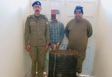 سرگودھا:تھانہ بھاگٹانوالہ پولیس کا منشیات فروشوں کے خلاف مزید شکنجہ تنگ بدنام زمانہ منشیات فروش رنگے ہاتھوں گرفتار، شراب برآمد