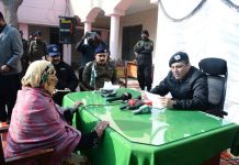ڈی پی او کیپٹن (ر) بلال افتخار کیانی کی شہریوں کو انکی دہلیز پر انصاف کی بروقت فراہمی کیلئے علاقہ تھانہ احمد پور سیال میں کھلی کچہری . شہریوں کی طرف سے اپنے مسائل ، شکایات اور تجاویز پیش کی گئیں