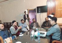 شورکوٹ: سٹی پریس کلب شورکوٹ کے عہدے داران اور ممبران کی اسسٹنٹ کمشنر شورکوٹ لفٹیننٹ ( ریٹائر)اسفند یار سے ملاقات۔