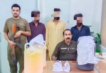 سرگودھا:پولیس کی جانب سے منشیات فروشوں کے خلاف کریک ڈاؤن مہم زور و شور سے جاری تھانہ سیٹلائٹ ٹاؤن پولیس نے 03 منشیات فروشوں کو رنگے ہاتھوں گرفتار کر لیا،