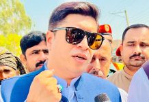 وکلاء برادری سے گزارش ہے کہ سیاستدان کی سوچ تعمیراتی ہوتی ہے کوئی بھی رائے حرف آخر نہیں ہوتی بحث مباحثہ صحت مند معاشرے اور اچھے وکیل کی پہچان ہے اپنے موقف پر مطالبے پر دلیل دیں بحث کریں قائل کریں ناکہ اپنے ہی لوگوں پر پابندیاں لگائیں خان امیر عباس خان سیال