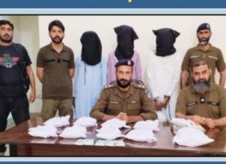 تھانہ مکڑوال پولیس نے منشات سپالائرسمیت تین ملزمان گرفتار کر لیے۔10 کلو 800 گرام چرس اور مستعملہ اسلحہ برامد۔