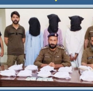تھانہ مکڑوال پولیس نے منشات سپالائرسمیت تین ملزمان گرفتار کر لیے۔10 کلو 800 گرام چرس اور مستعملہ اسلحہ برامد۔