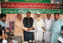 ضلع جھنگ کی صحافتی برادری کے اتحاد، تنظیمی استحکام اور صحافیوں کے حقوق کے تحفظ کے لیے ایک اہم پیش رفت اس وقت سامنے آئی جب سندر پریس کلب ملہوانہ موڑ جھنگ کے عہدیداران اور ممبران نے باقاعدہ طور پر ڈسٹرکٹ چناب پریس کلب جھنگ میں شمولیت اختیار کر لی۔