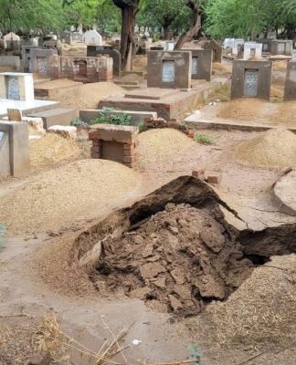 شدید بارش کے باعث ٹوبہ ٹیک سنگھ کے گئو شالہ قبرستان میں قبریں متاثر، شہری اپنے پیاروں کی قبروں کی حالت ضرور دیکھیں تحریر محمد زاہد مجید انور
