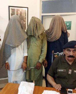 سرگودھا: تھانہ کوٹمومن پولیس کی کاروائی، غیر قانونی اسلحہ رکھنے والے 3 ملزمان گرفتار، غیر قانونی اسلحہ برآمد