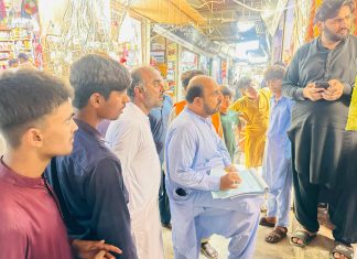 معروف تجارتی مرکز گڑھ موڑ پر ناجائز تجاوزات کے خلاف آپریشن، متعدد دکانداروں کو جرمانے