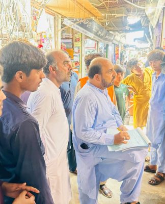 معروف تجارتی مرکز گڑھ موڑ پر ناجائز تجاوزات کے خلاف آپریشن، متعدد دکانداروں کو جرمانے